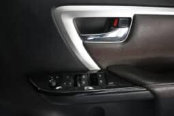TOYOTA FORTUNER 2.4GD-6 RB A/T 4X4 full