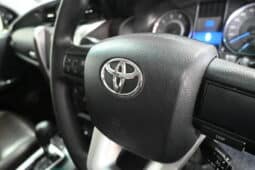 TOYOTA FORTUNER 2.4GD-6 RB A/T 4X4 full