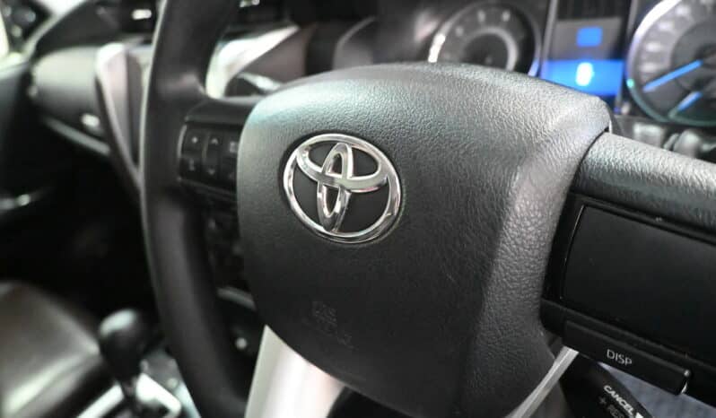 TOYOTA FORTUNER 2.4GD-6 RB A/T 4X4 full