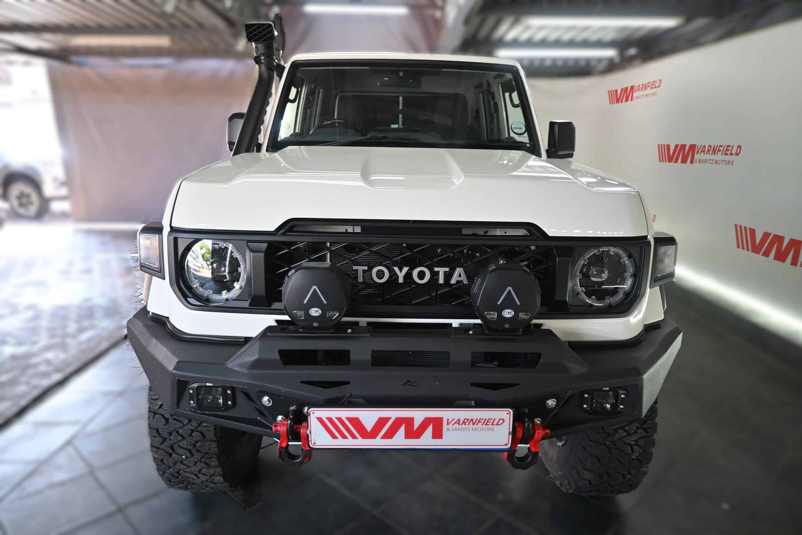 TOYOTA LAND CRUISER 79 2.8GD-6 A/T D/C