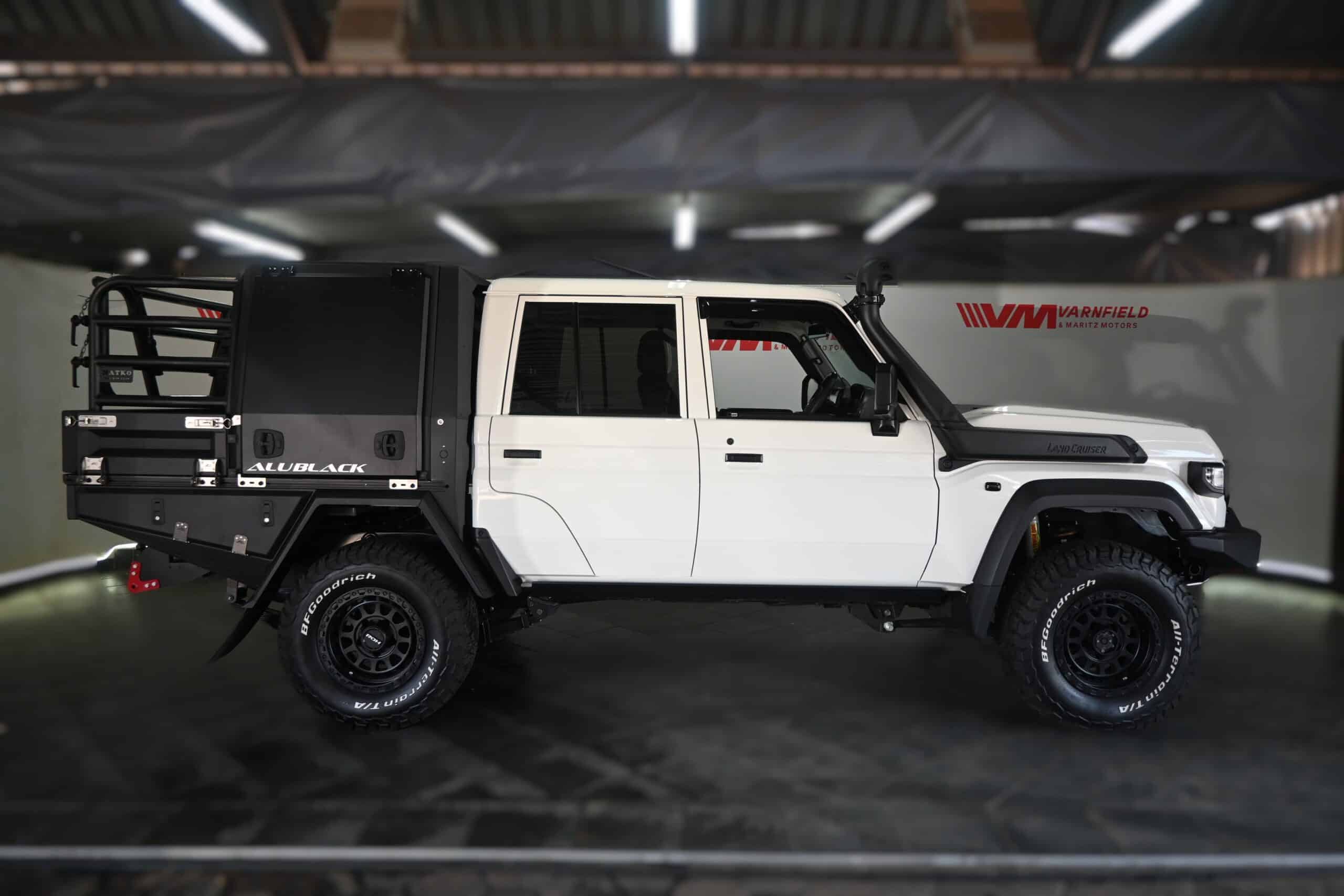 TOYOTA LAND CRUISER 79 2.8GD-6 A/T D/C