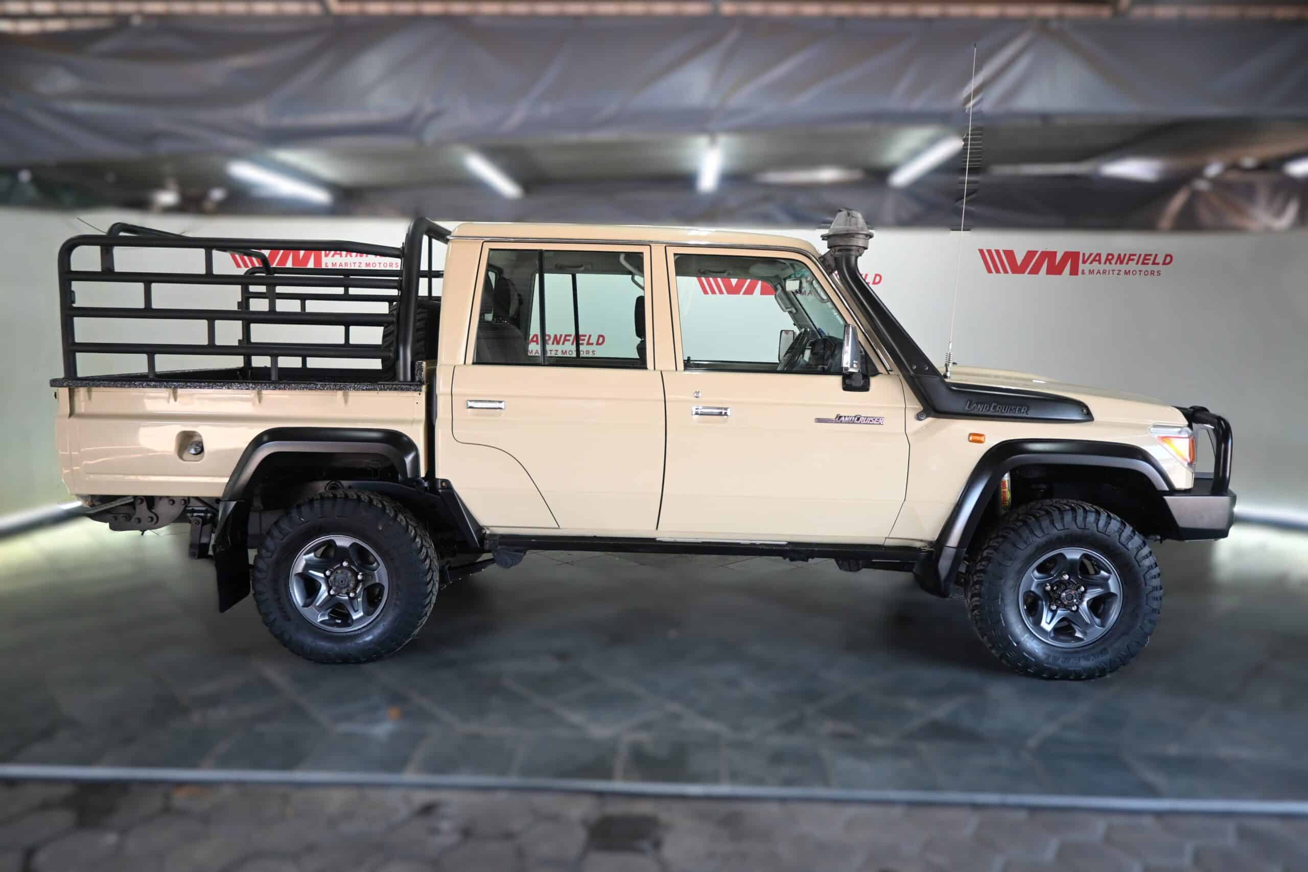 TOYOTA LAND CRUISER 79 4.5D P/U D/C