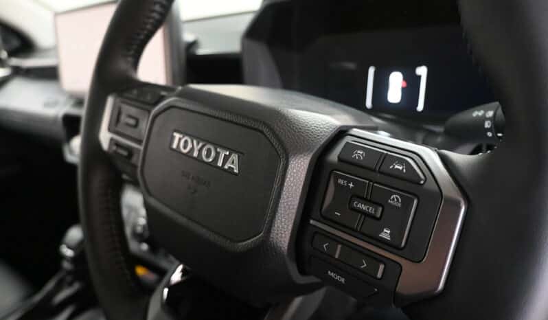 TOYOTA HILUX 2.8GD-6 RB LEG 4X4 A/T D/C HEV full