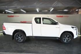 TOYOTA HILUX 2.4GD-6 RB RAIDER E/C A/T