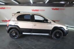 TOYOTA ETIOS CROSS 1.5 XS full