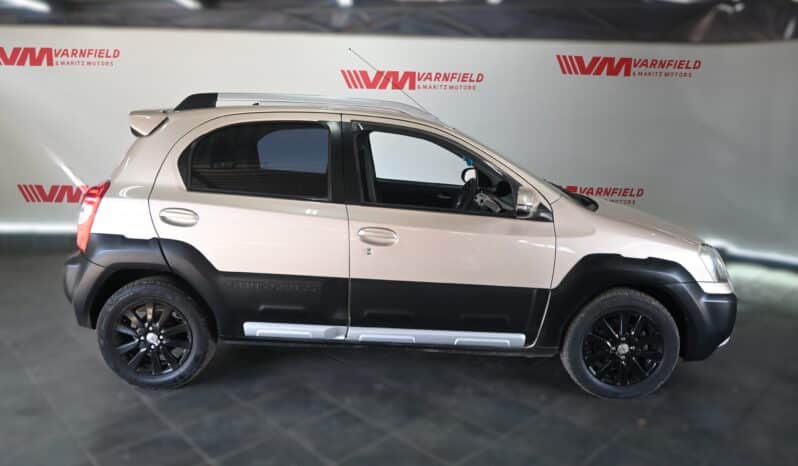 TOYOTA ETIOS CROSS 1.5 XS full