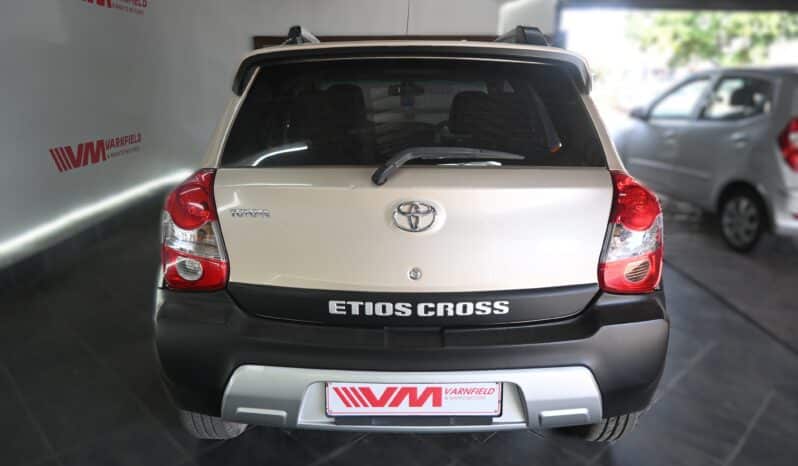 TOYOTA ETIOS CROSS 1.5 XS full