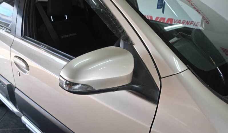 TOYOTA ETIOS CROSS 1.5 XS full
