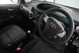 TOYOTA ETIOS CROSS 1.5 XS full