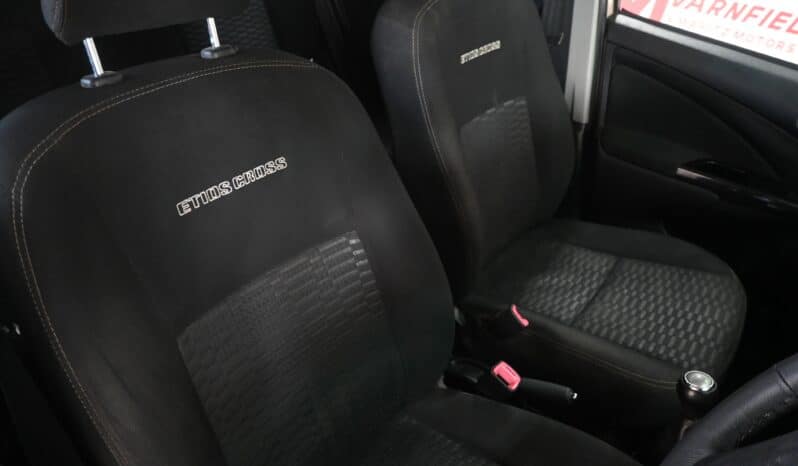 TOYOTA ETIOS CROSS 1.5 XS full