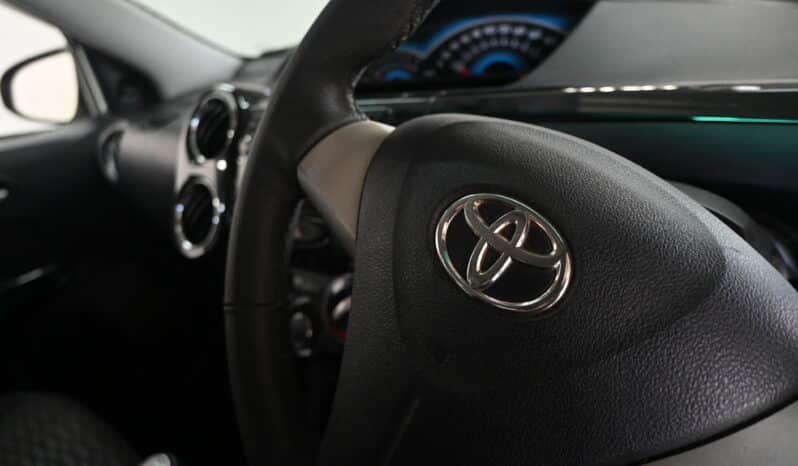 TOYOTA ETIOS CROSS 1.5 XS full