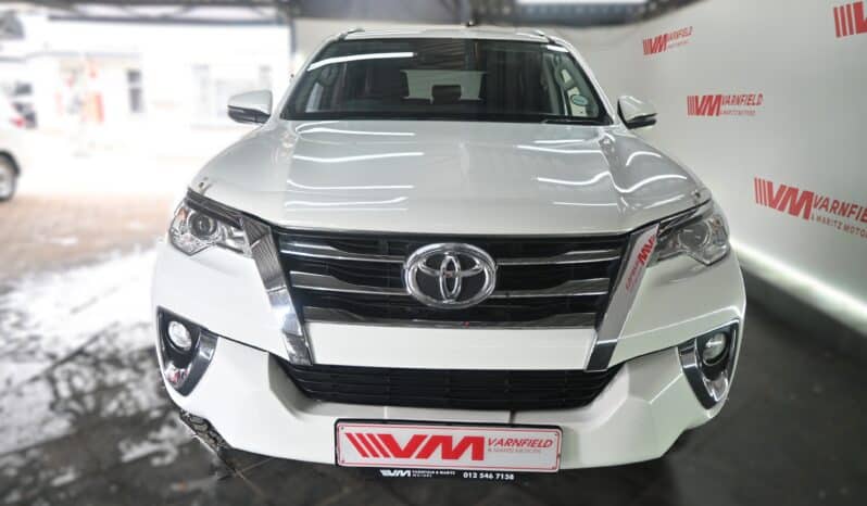 TOYOTA FORTUNER 2.4GD-6 A/T full
