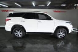 TOYOTA FORTUNER 2.4GD-6 A/T full