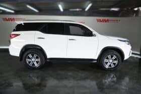 TOYOTA FORTUNER 2.4GD-6 A/T