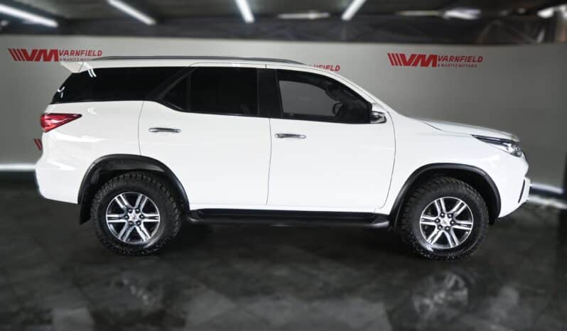 TOYOTA FORTUNER 2.4GD-6 A/T full
