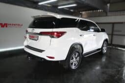 TOYOTA FORTUNER 2.4GD-6 A/T full
