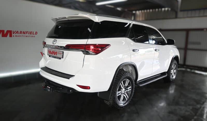 TOYOTA FORTUNER 2.4GD-6 A/T full