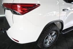 TOYOTA FORTUNER 2.4GD-6 A/T full