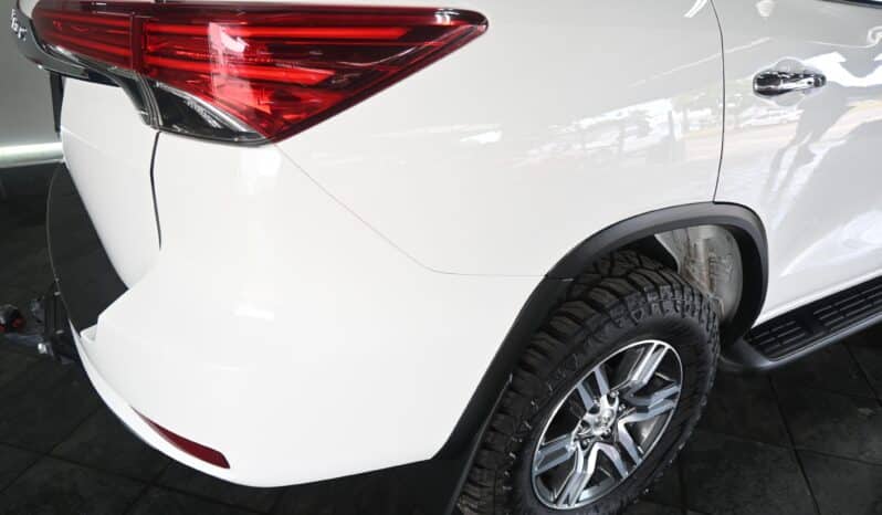 TOYOTA FORTUNER 2.4GD-6 A/T full