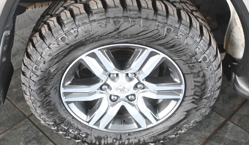 TOYOTA FORTUNER 2.4GD-6 A/T full