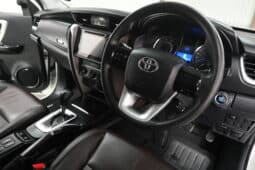 TOYOTA FORTUNER 2.4GD-6 A/T full
