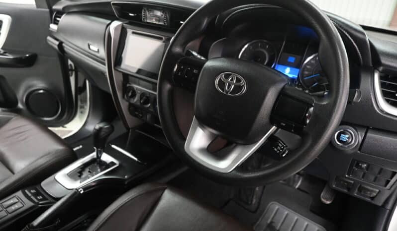 TOYOTA FORTUNER 2.4GD-6 A/T full