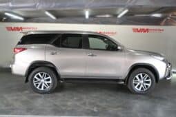 TOYOTA FORTUNER 2.8GD-6 A/T full