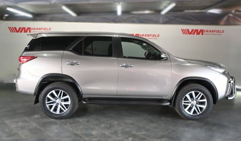 TOYOTA FORTUNER 2.8GD-6 A/T full