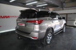 TOYOTA FORTUNER 2.8GD-6 A/T full