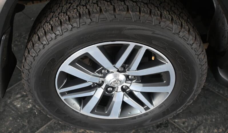 TOYOTA FORTUNER 2.8GD-6 A/T full