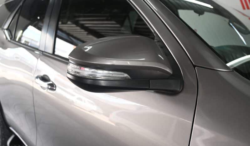 TOYOTA FORTUNER 2.8GD-6 A/T full