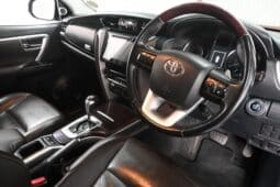 TOYOTA FORTUNER 2.8GD-6 A/T full