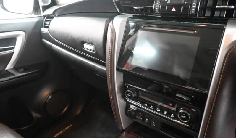TOYOTA FORTUNER 2.8GD-6 A/T full