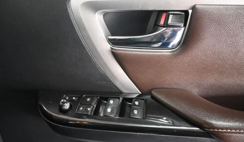 TOYOTA FORTUNER 2.8GD-6 A/T full