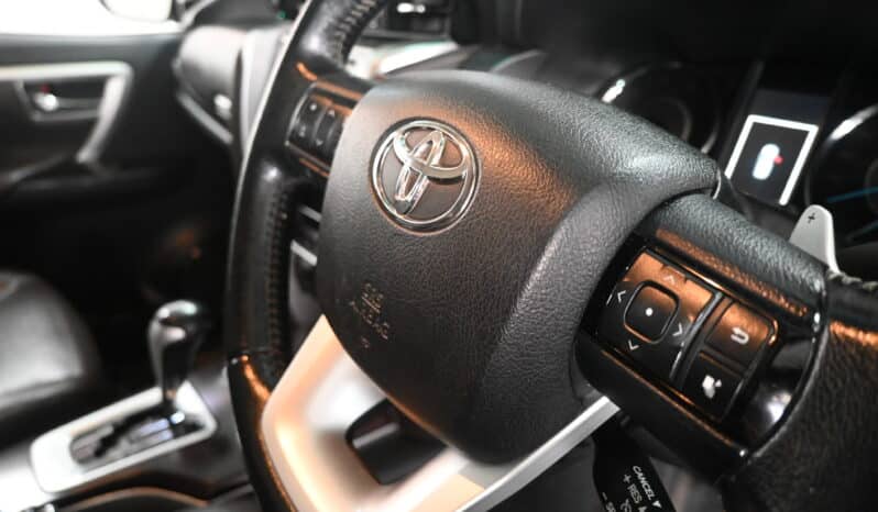 TOYOTA FORTUNER 2.8GD-6 A/T full